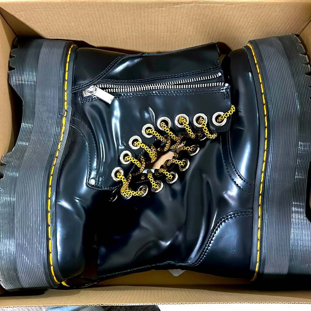 Dr. Martens Jadon Max Platform Boots